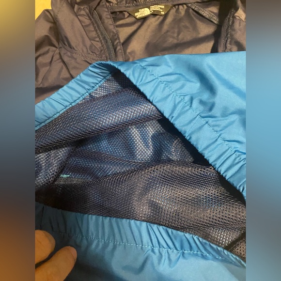 The North Face- Packable Wind Jacket-size small-7/8 - Picture 4 of 8